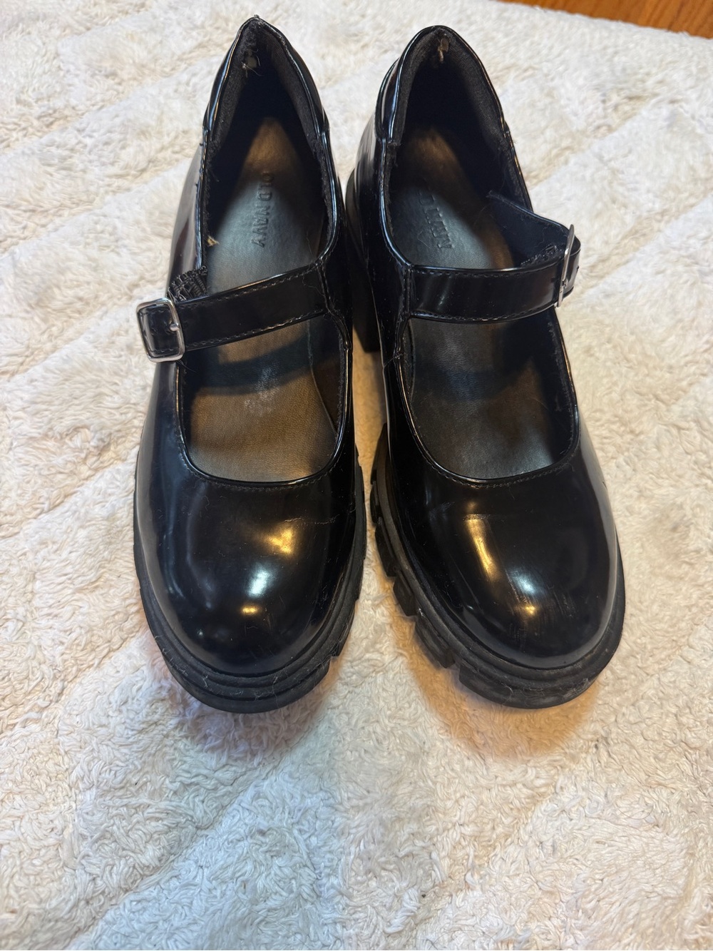 Old Navy Shiny Black Patent Platform Mary Jane Pumps